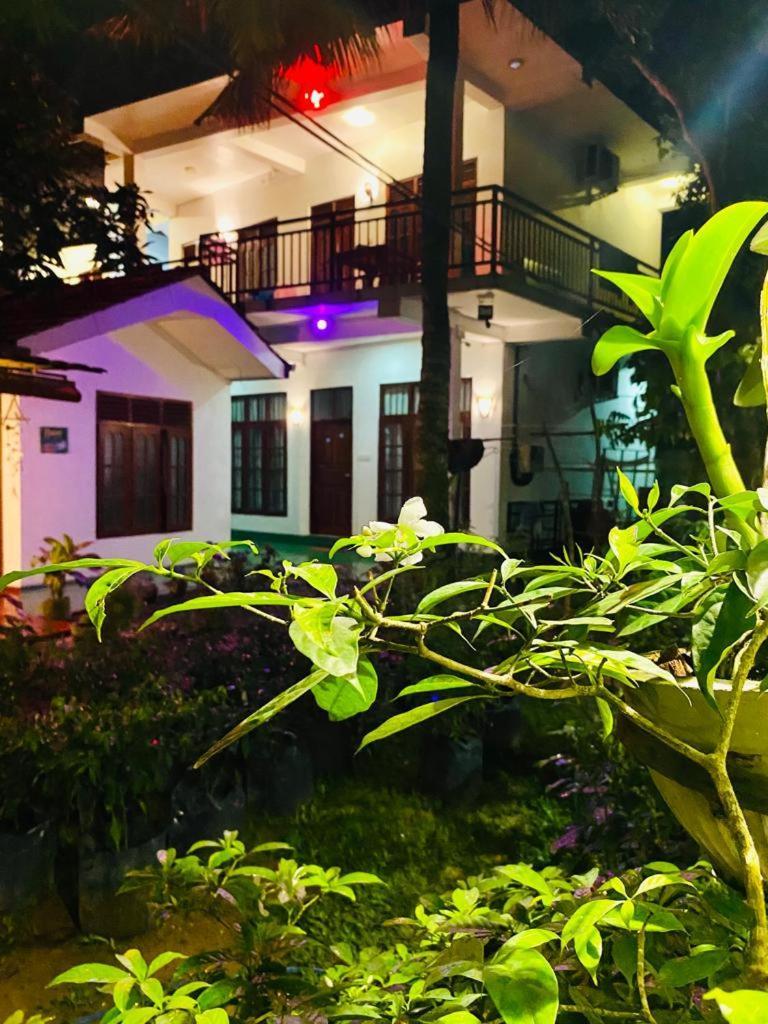 Gihan Guesthouse Mirissa Buitenkant foto