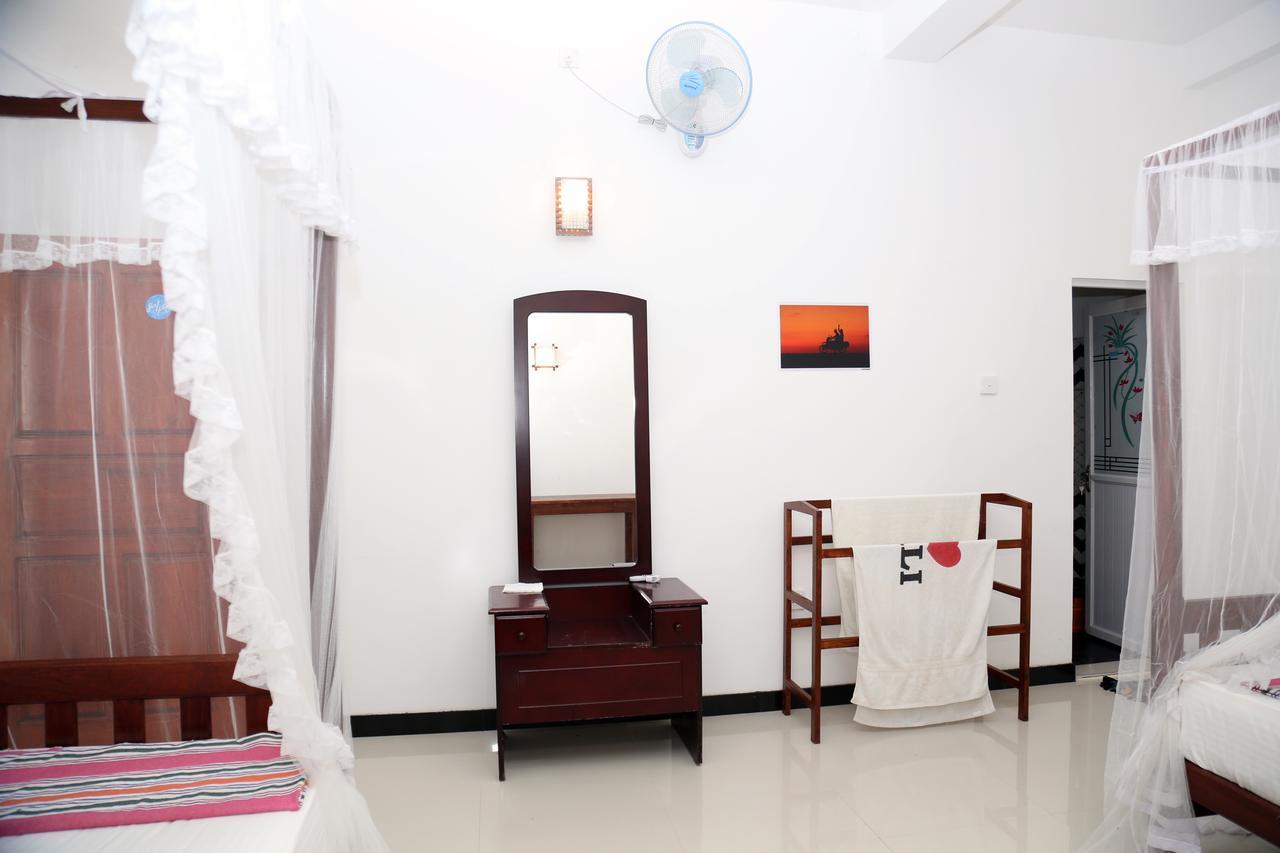 Gihan Guesthouse Mirissa Buitenkant foto