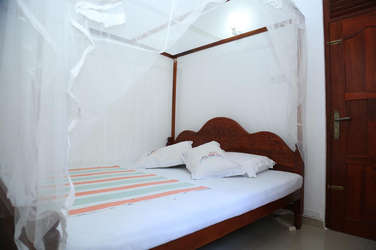 Gihan Guesthouse Mirissa Buitenkant foto