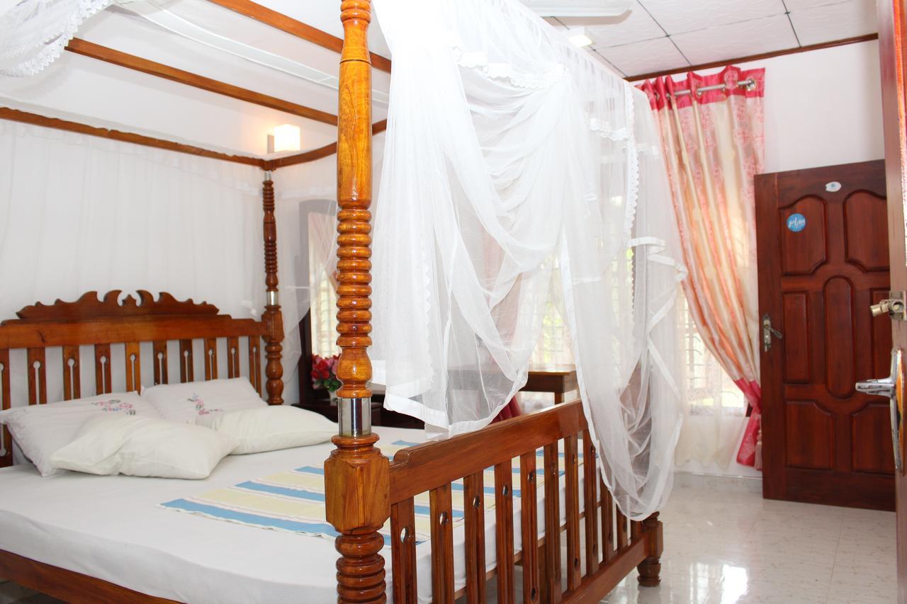 Gihan Guesthouse Mirissa Buitenkant foto