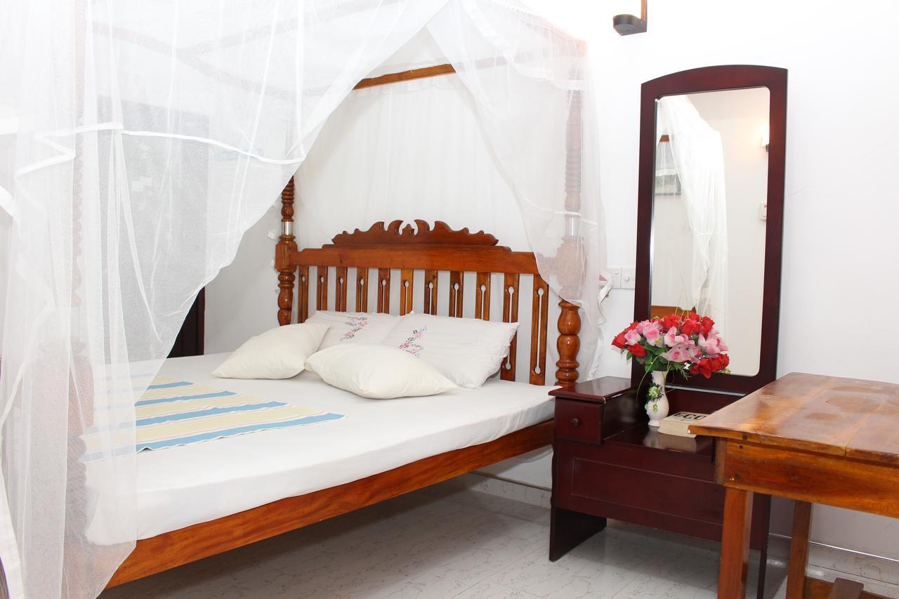 Gihan Guesthouse Mirissa Buitenkant foto