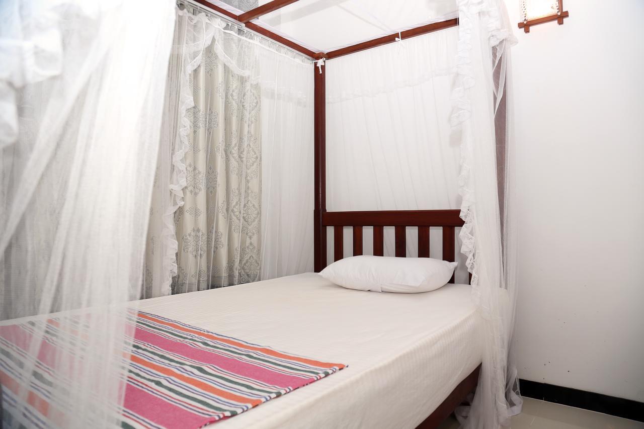 Gihan Guesthouse Mirissa Buitenkant foto
