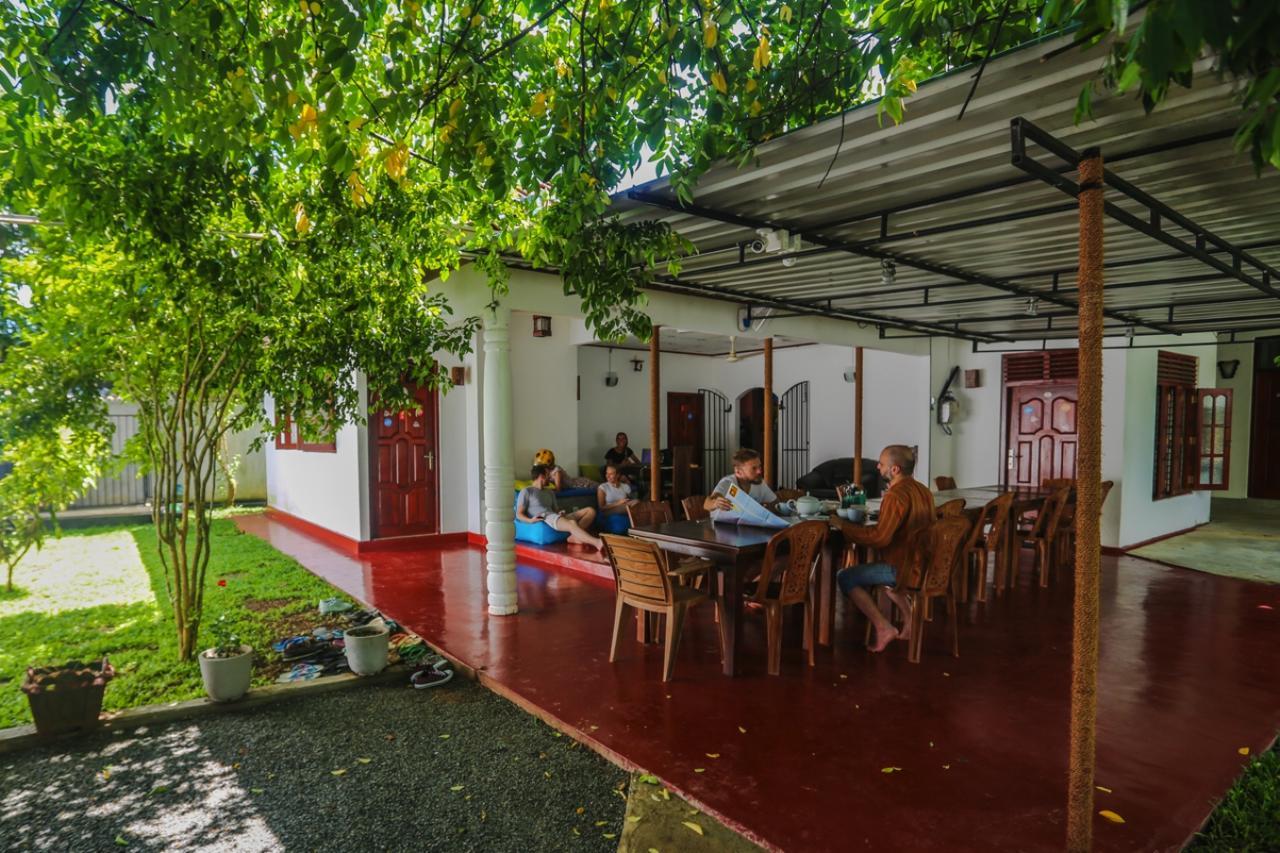 Gihan Guesthouse Mirissa Buitenkant foto