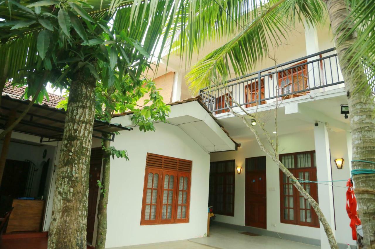 Gihan Guesthouse Mirissa Buitenkant foto