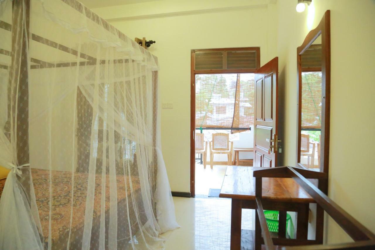Gihan Guesthouse Mirissa Buitenkant foto